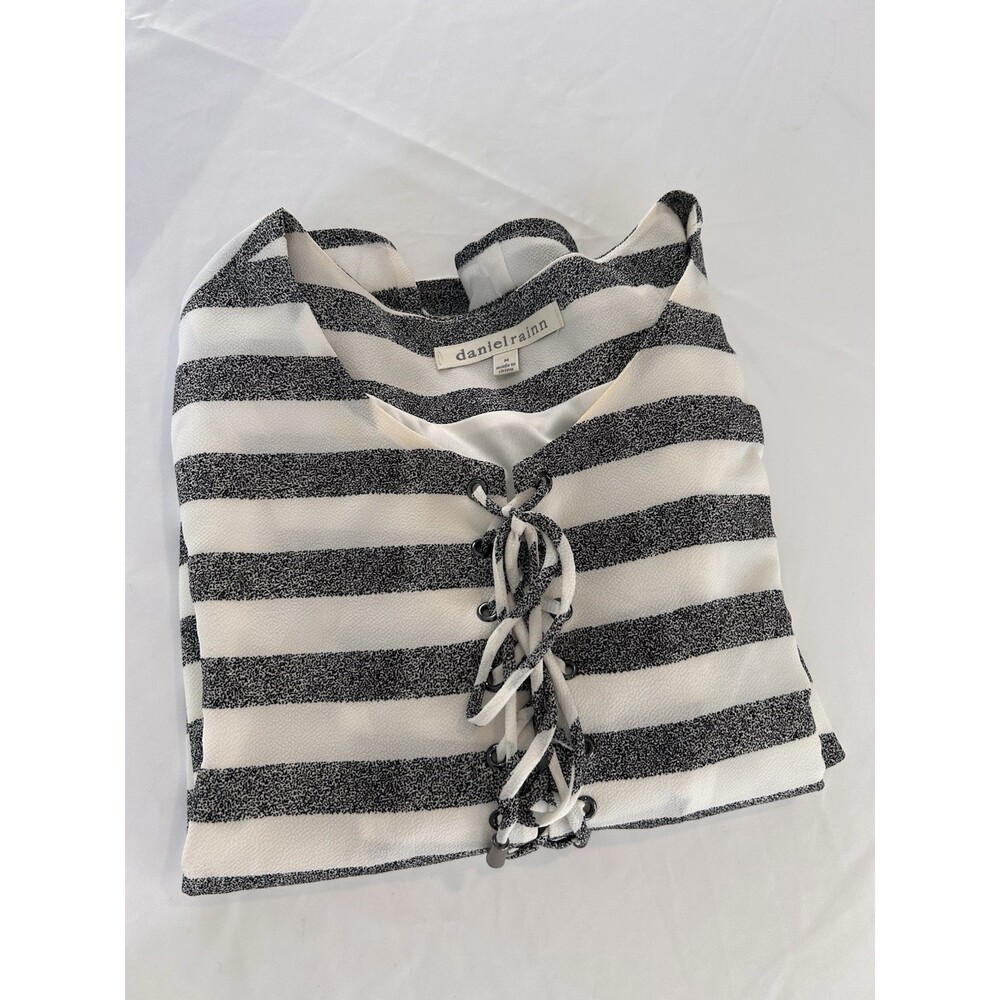 danielrainn Women's Striped Lace Up Crepe Shift Short Sleeve Dress M Black White